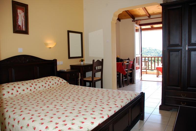 Pansion Nikos Apartman Patitíri Szoba fotó