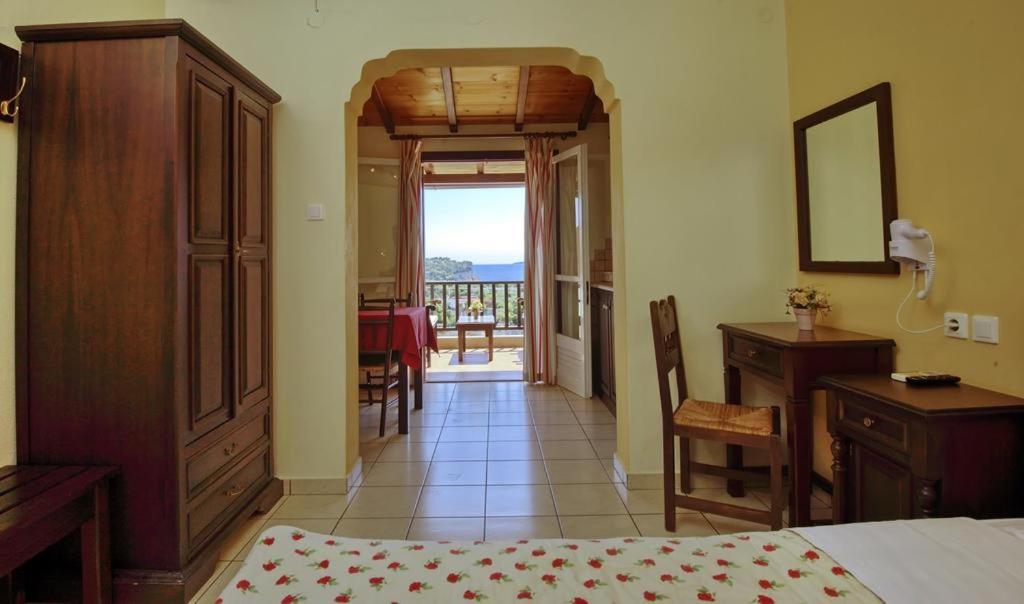 Pansion Nikos Apartman Patitíri Kültér fotó